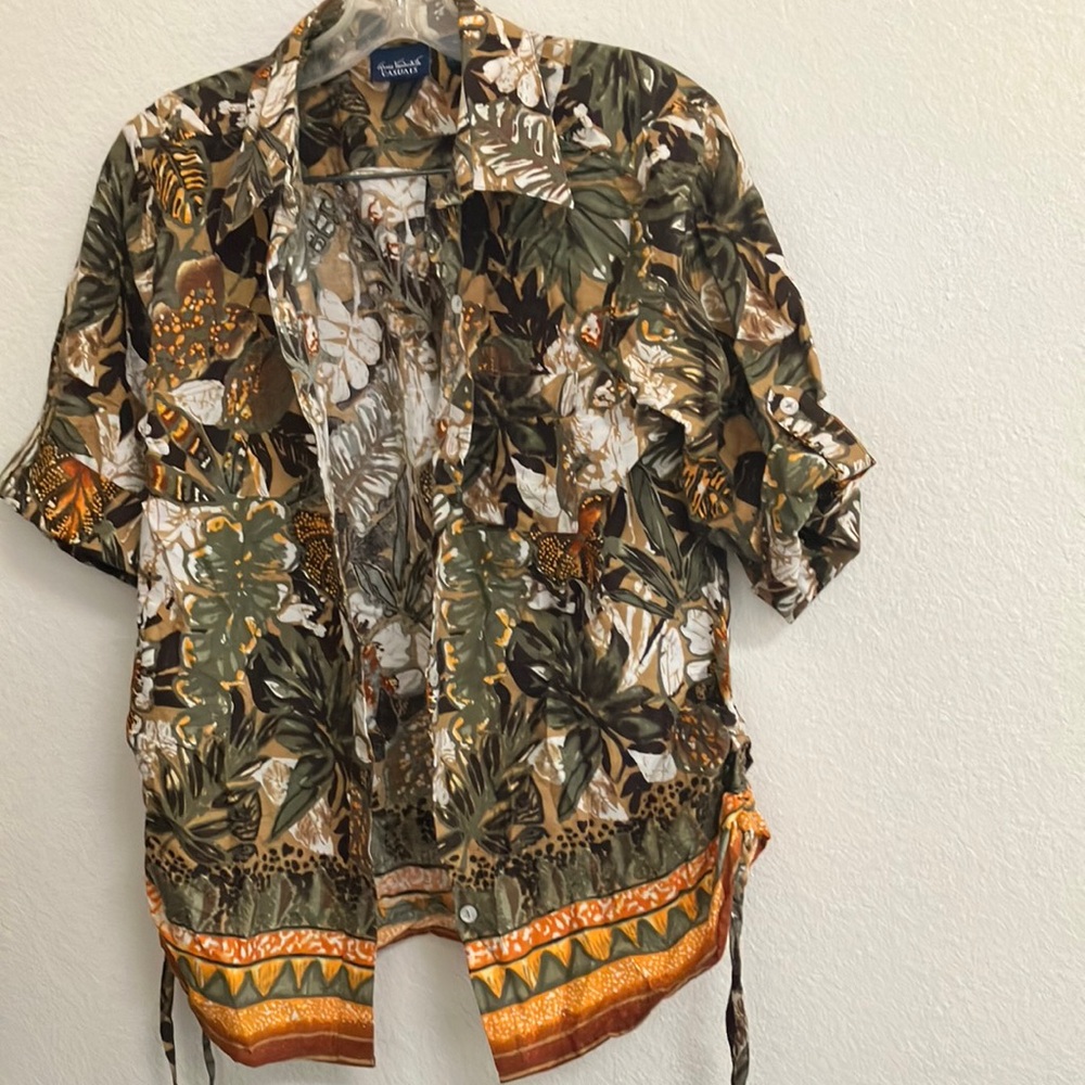 FINAL MARKDOWN Gloria Vanderbilt tropical looking blouse medium